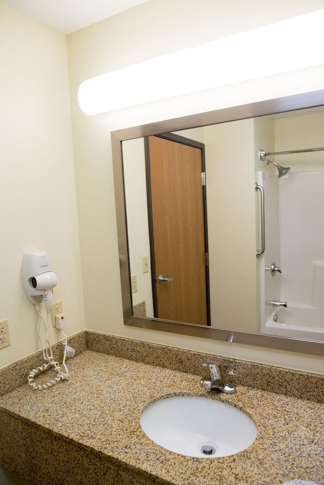 Express & By Ihg Chanhassen