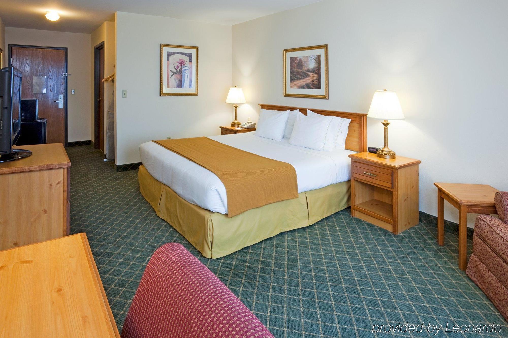 Express & By Ihg Hotel 2*
