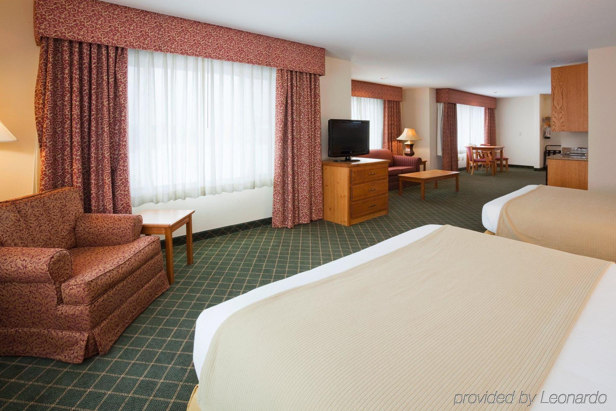 Express & By Ihg Hotel 2*