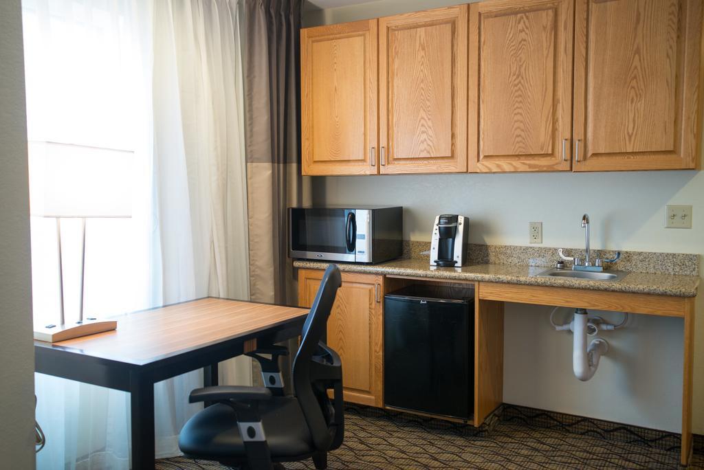 Express & By Ihg Chanhassen
